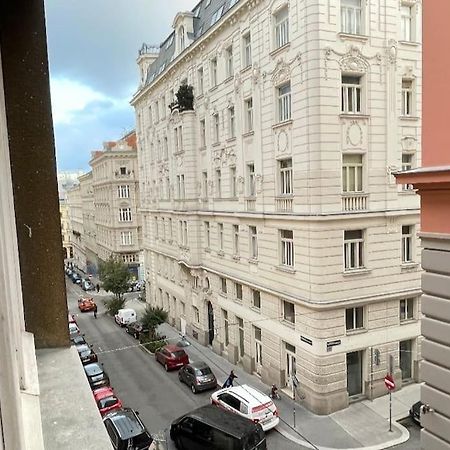 Mariahilfer Street Apartment Відень Екстер'єр фото