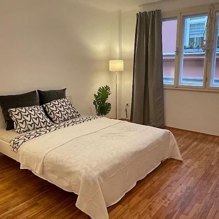 Mariahilfer Street Apartment Відень Екстер'єр фото