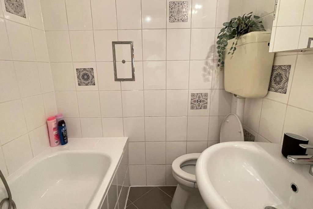 Mariahilfer Street Apartment Відень Екстер'єр фото