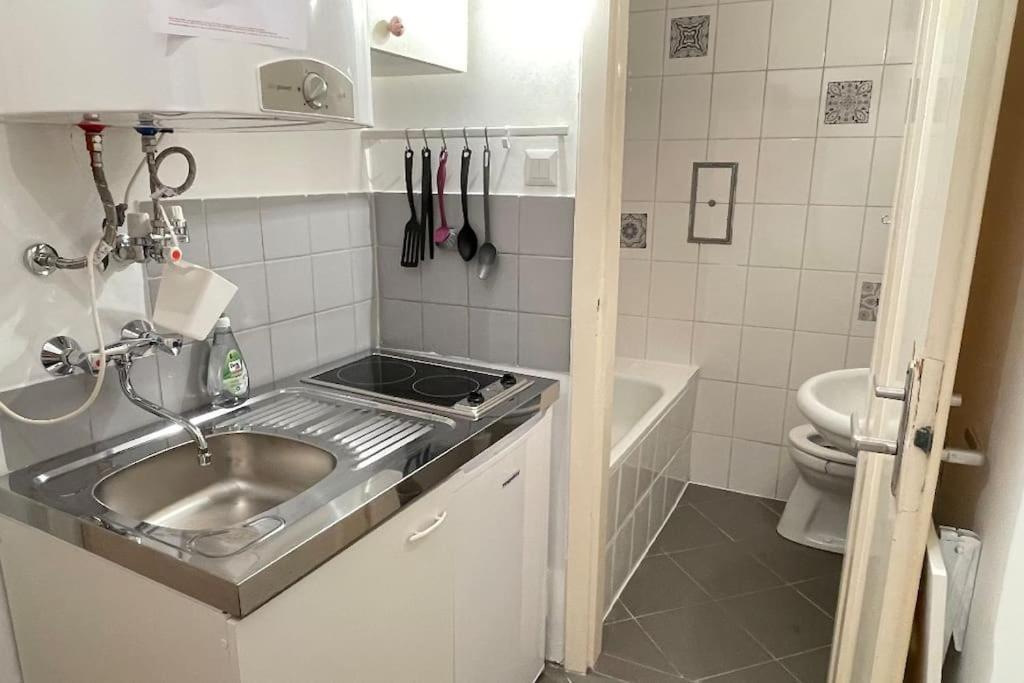 Mariahilfer Street Apartment Відень Екстер'єр фото