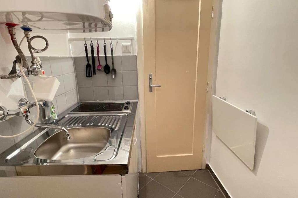 Mariahilfer Street Apartment Відень Екстер'єр фото
