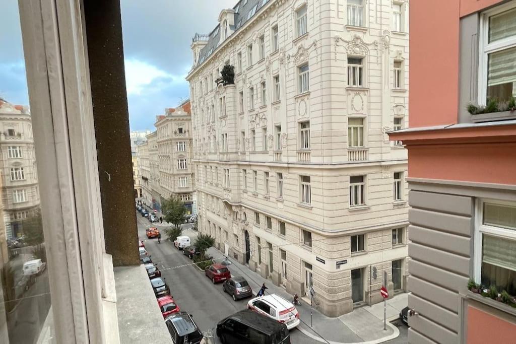 Mariahilfer Street Apartment Відень Екстер'єр фото