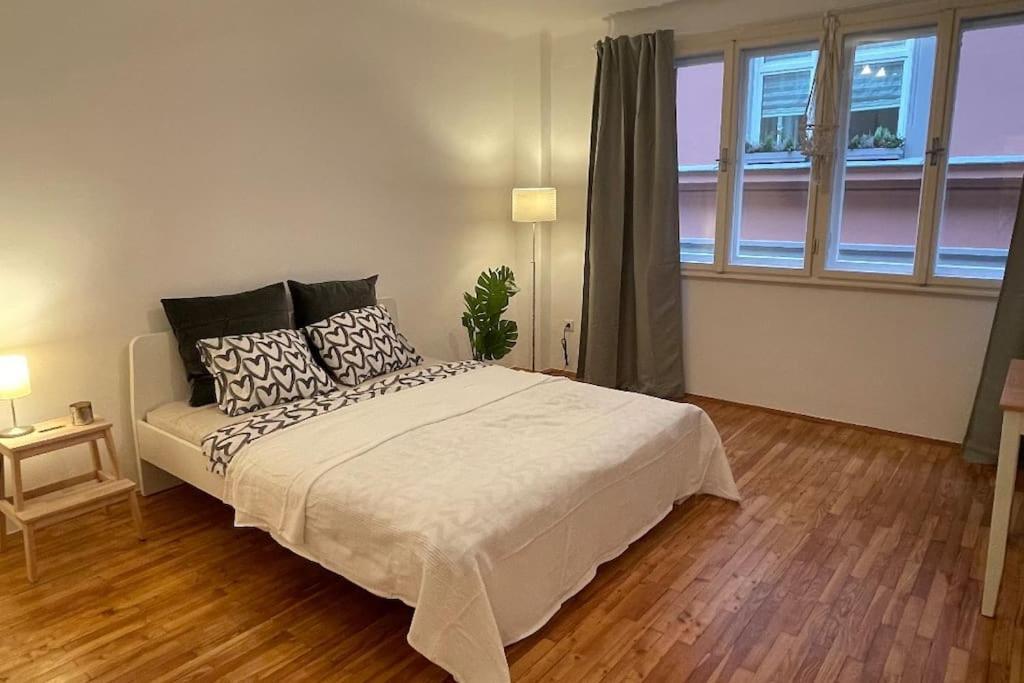 Mariahilfer Street Apartment Відень Екстер'єр фото